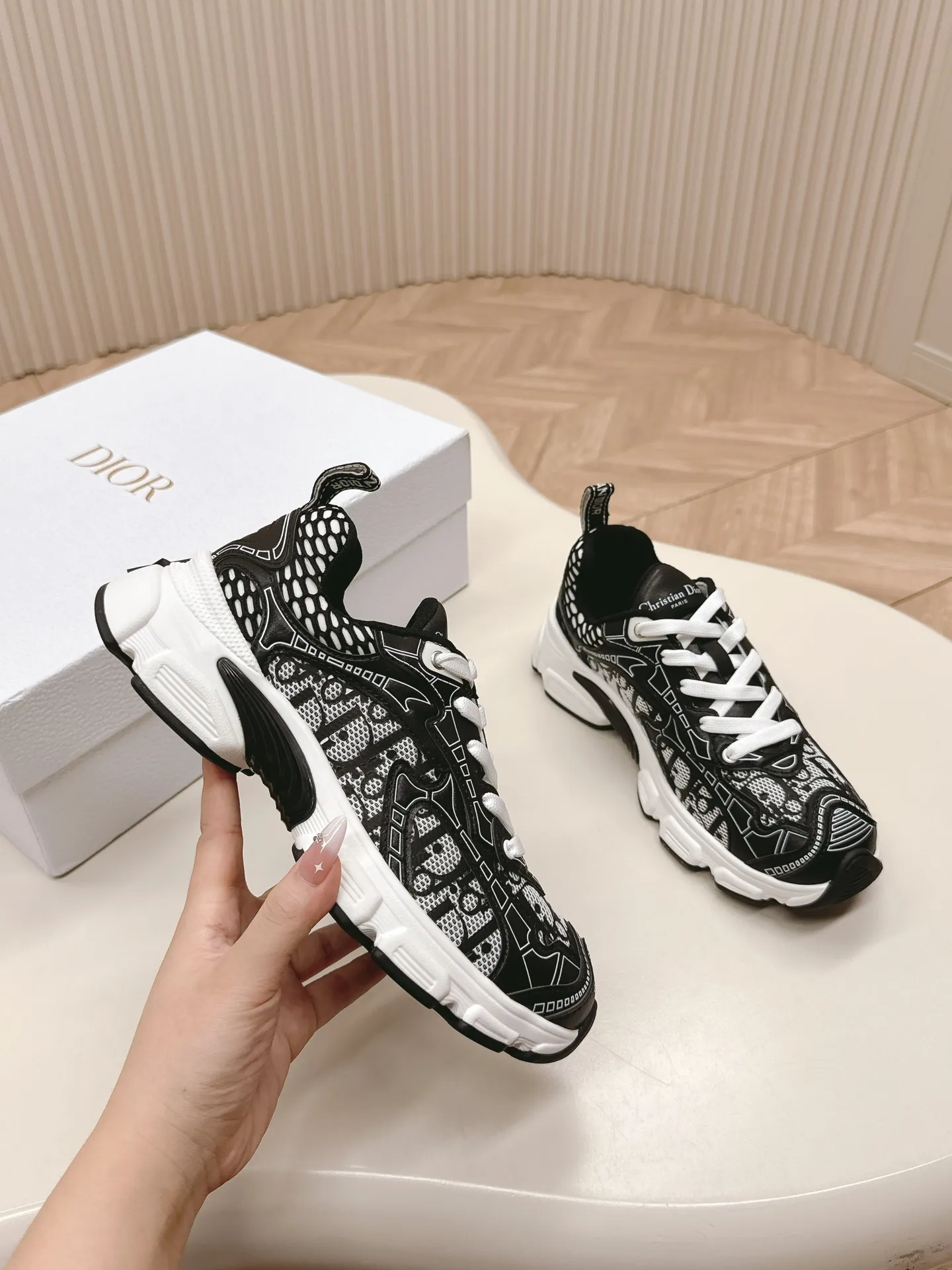 👟👟Ex-factory price 620👟👟 Hot item, star model 2024 main hot item, the newly released Dior Chrono new casual sports shoes, running shoes, dad shoes are really cool, full of futuristic feeling! Really cool! Once again interpreting Dior's concept of cool fashion, the lucky star will bless you with good luck. The new EVA sole is super light and super soft! A perfect replica of the original! Fully matched material and mold! ! 35-40